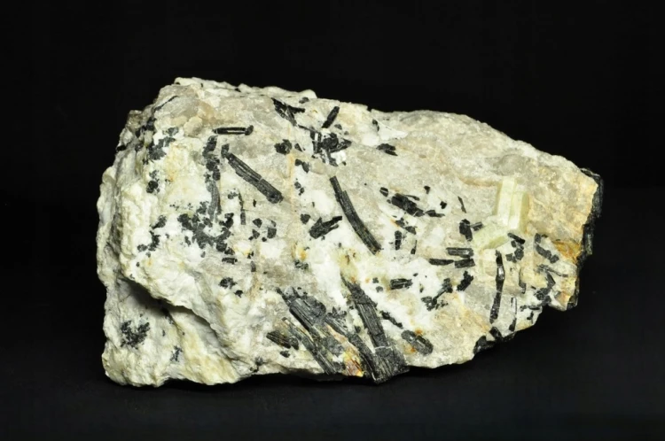 * BERYL TURMALIN KWARC POLSKA 2,3 KG DUŻY MINERAŁ PIĘKNE WROSTKI NR 2 *