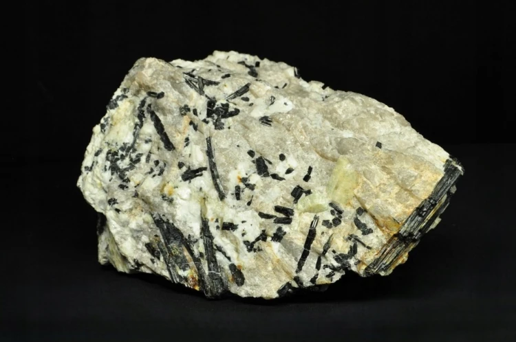 * BERYL TURMALIN KWARC POLSKA 2,3 KG DUŻY MINERAŁ PIĘKNE WROSTKI NR 2 *