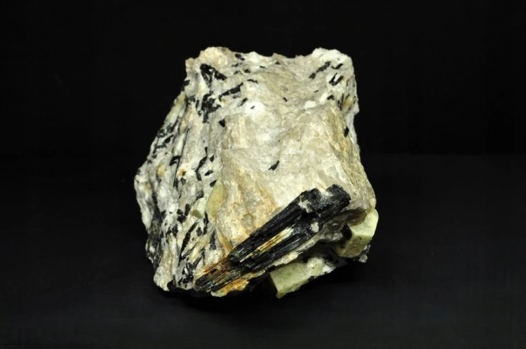 * BERYL TURMALIN KWARC POLSKA 2,3 KG DUŻY MINERAŁ PIĘKNE WROSTKI NR 2 *