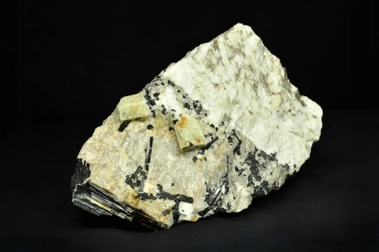 * BERYL TURMALIN KWARC POLSKA 2,3 KG DUŻY MINERAŁ PIĘKNE WROSTKI NR 2 *