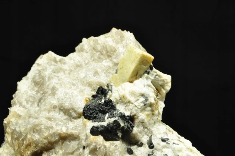 * BERYL TURMALIN KWARC POLSKA 1,7 KG RZADKIE POŁĄCZENIE MINERAŁÓW NR 1 *