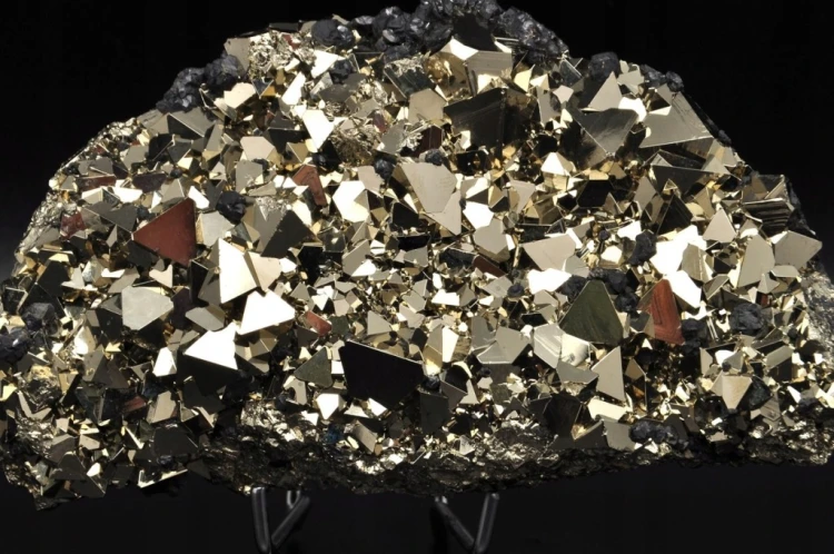 * PIRYT PERU PIĘKNE KRYSZTAŁY MINERAŁ NATURALNY DLA KOLEKCJONERA NR 2 *