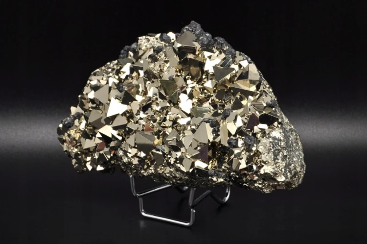 * PIRYT PERU PIĘKNE KRYSZTAŁY MINERAŁ NATURALNY DLA KOLEKCJONERA NR 2 *