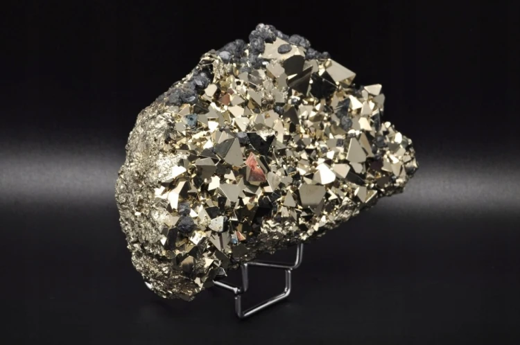 * PIRYT PERU PIĘKNE KRYSZTAŁY MINERAŁ NATURALNY DLA KOLEKCJONERA NR 2 *