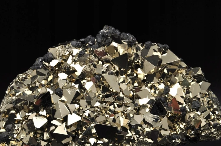 * PIRYT PERU PIĘKNE KRYSZTAŁY MINERAŁ NATURALNY DLA KOLEKCJONERA NR 2 *