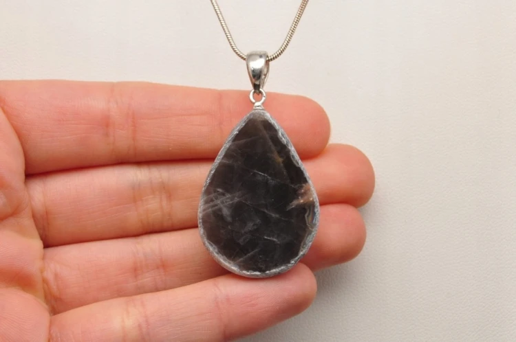 * KAMIEŃ KSIĘŻYCOWY MOONSTONE MADAGASKAR ŚLICZNA ZAWIESZKA NR 16 *