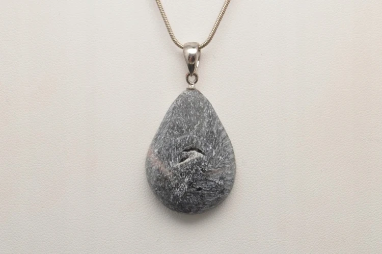 * KAMIEŃ KSIĘŻYCOWY MOONSTONE MADAGASKAR ŚLICZNA ZAWIESZKA NR 16 *
