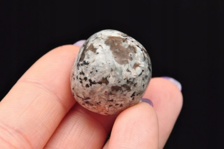 * JUPERLIT YOOPERLITE USA BĘBNOWANY NATURALNY MINERAŁ ŚWIECI W UV NR 11 *