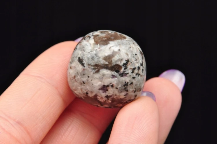 * JUPERLIT YOOPERLITE USA BĘBNOWANY NATURALNY MINERAŁ ŚWIECI W UV NR 11 *