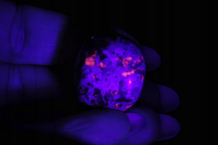 * JUPERLIT YOOPERLITE USA BĘBNOWANY KAMIEŃ ŚWIECI W UV ŁADNY POLER NR 12 *