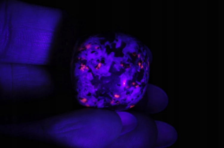 * JUPERLIT YOOPERLITE USA BĘBNOWANY KAMIEŃ ŚWIECI W UV ŁADNY POLER NR 12 *