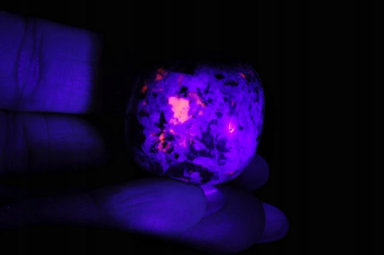 * JUPERLIT YOOPERLITE USA BĘBNOWANY KAMIEŃ ŚWIECI W UV DO DEKORACJI NR 3 *