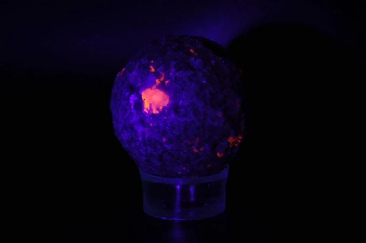 * JUPERLIT YOOPERLITE USA MINERAŁ ŚWIECI W UV UROCZA SZARA KULA NR 3 *