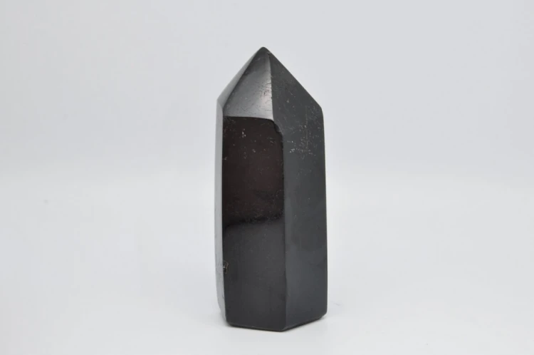 * TURMALIN CZARNY OBELISK WIEŻA NATURALNY MINERAŁ CIEMNA BARWA NR 5 *
