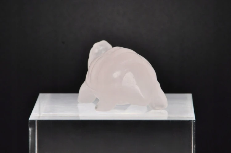 * KWARC RÓŻOWY FIGURKA RZEŹBA ŻÓŁW ŚLICZNY MINERAŁ NATURALNY NR 22 *