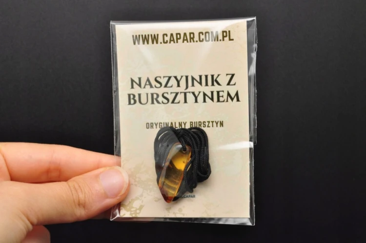 * BURSZTYN BAŁTYCKI POLSKA ZAWIESZKA NA SZNURKU NA KAŻDĄ OKAZJĘ NR 17 *
