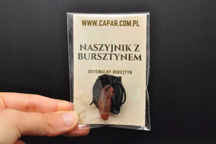 * BURSZTYN BAŁTYCKI POLSKA NATURALNA ZAWIESZKA NA SZNURKU NR 7 *