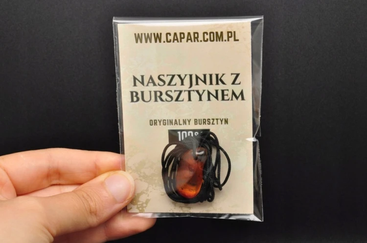 * BURSZTYN BAŁTYCKI POLSKA ZACHWYCAJĄCA ZAWIESZKA NA SZNURKU NR 24 *