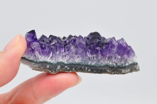 * AMETYST SZCZOTKA URUGWAJ MAŁY MINERAŁ UROCZE KRYSZTAŁY NR 1 *