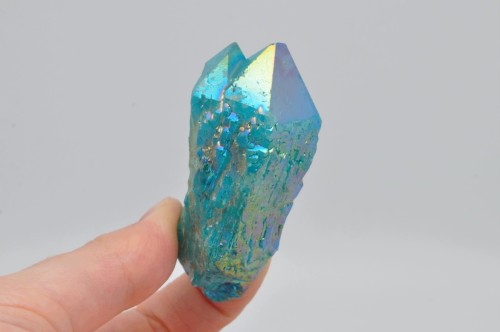* KWARC BLUE AURA MADAGASKAR NATURALNY KAMIEŃ ŚLICZNA POŚWIATA NR 3 *