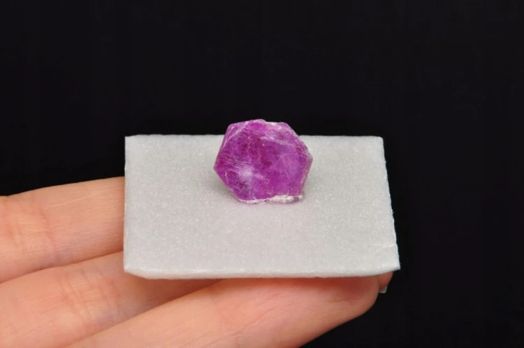* RUBIN MOZAMBIK ŚLICZNY NATURALNY MINERAŁ PIĘKNA BARWA NR 4 *