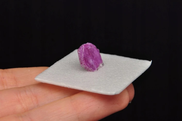 * RUBIN MOZAMBIK ŚLICZNY NATURALNY MINERAŁ PIĘKNA BARWA NR 4 *