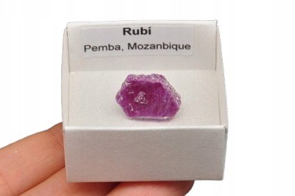 * RUBIN MOZAMBIK UROKLIWY MINERAŁ W PUDEŁKU NA PREZENT NR 3 *