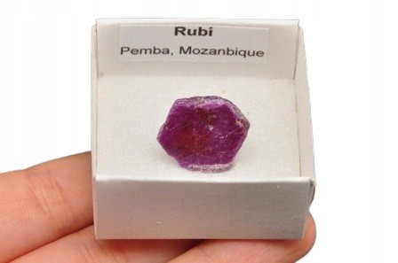 * RUBIN MOZAMBIK NIEOSZLIFOWANY KAMIEŃ SZLACHETNY W PUDEŁECZKU NR 2 *