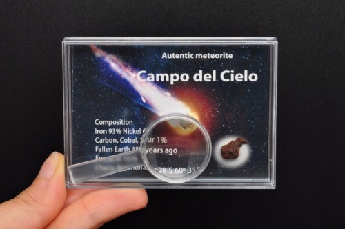 * METEORYT CAMPO DEL CIELO W PUDEŁKU Z LUPĄ CIEKAWY KSZTAŁT NR 4 *