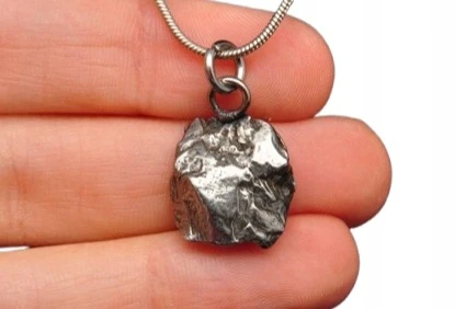 * METEORYT ALETAI CHINY CUDOWNA ZAWIESZKA W PUDEŁKU NATURALNY OKAZ NR 6 *