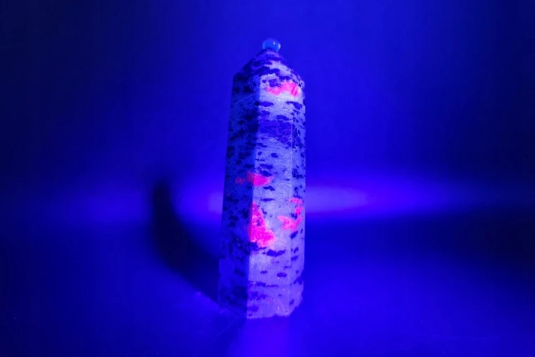 * RUBIN W ZOISYCIE INTERESUJĄCY OBELISK WIEŻA PIĘKNE POŁĄCZENIE BARW NR 2 *