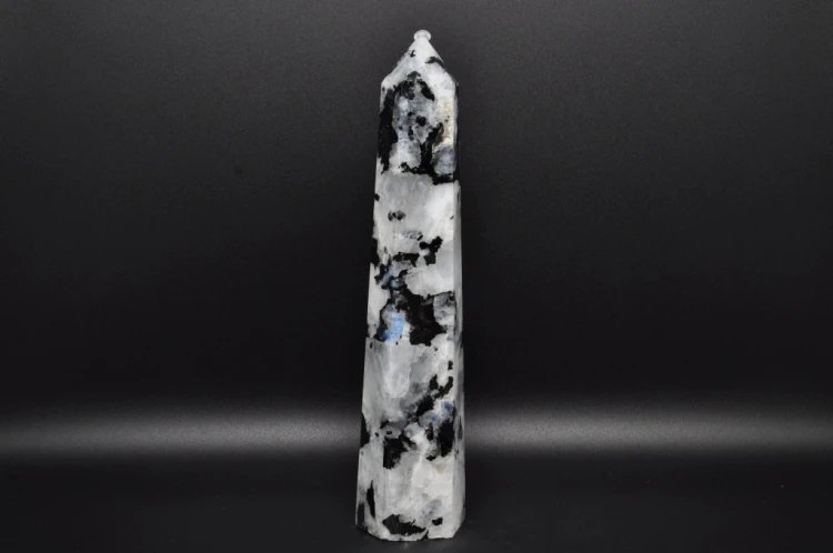 * KAMIEŃ KSIĘŻYCOWY MOONSTONE OBELISK WIEŻA MIENIĄCY OKAZ NR 3 *