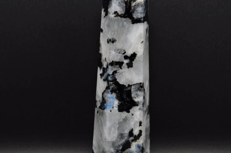 * KAMIEŃ KSIĘŻYCOWY MOONSTONE OBELISK WIEŻA MIENIĄCY OKAZ NR 3 *