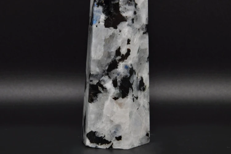 * KAMIEŃ KSIĘŻYCOWY MOONSTONE OBELISK WIEŻA MIENIĄCY OKAZ NR 3 *