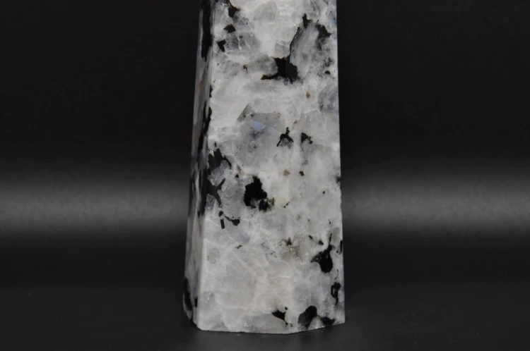 * KAMIEŃ KSIĘŻYCOWY MOONSTONE OBELISK WIEŻA MIENIĄCY OKAZ NR 3 *