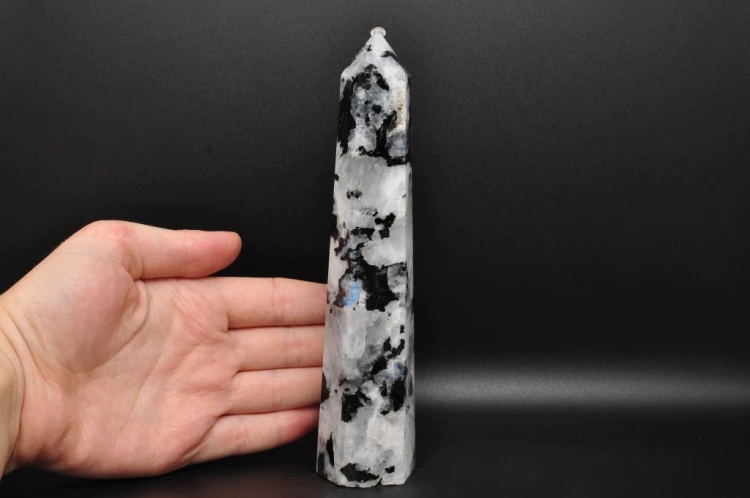 * KAMIEŃ KSIĘŻYCOWY MOONSTONE OBELISK WIEŻA MIENIĄCY OKAZ NR 3 *
