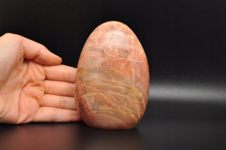 * KAMIEŃ SŁONECZNY MADAGASKAR PRZEPIĘKNY STOJĄCY MINERAŁ NATURALNY NR 4 *