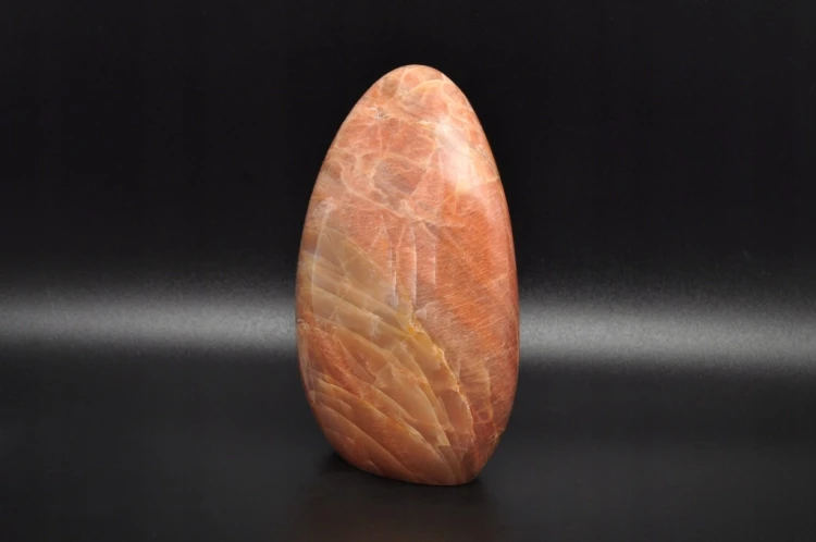 * KAMIEŃ SŁONECZNY MADAGASKAR PRZEPIĘKNY STOJĄCY MINERAŁ NATURALNY NR 4 *