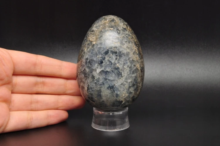 * KWARC NIEBIESKI PIĘKNE JAJKO INTERESUJĄCY MINERAŁ NR EGG68 *