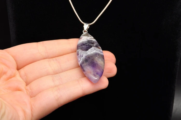 * AMETYST SZEWRON PIĘKNA PODŁUŻNA ZAWIESZKA NATURALNY MINERAŁ NR 11 *