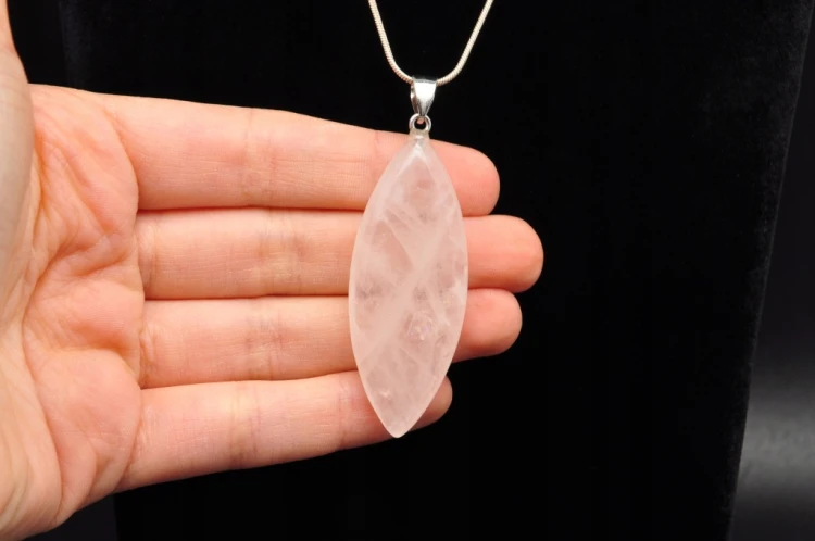 * KWARC RÓŻOWY ŚLICZNA DUŻA ZAWIESZKA CUDOWNA BIŻUTERIA NR 10 *