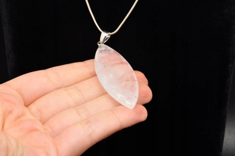 * KRYSZTAŁ GÓRSKI CZYSTY OKAZ DUŻA ELEGANCKA ZAWIESZKA NR 6 *