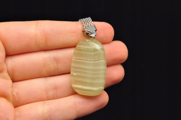 * ONYKS PAKISTAŃSKI PRZEPIĘKNY BRELOK NATURALNY MINERAŁ NR 11 *