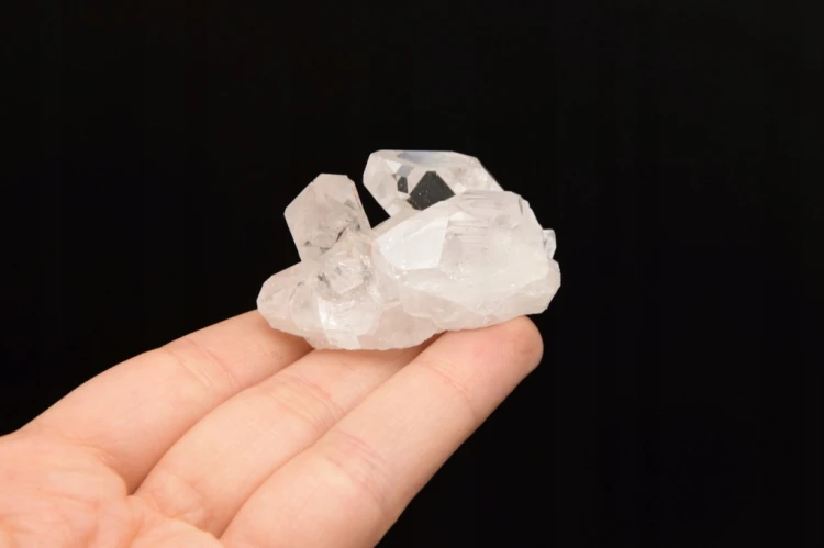 * KRYSZTAŁ GÓRSKI BRAZYLIA NATURALNY MINERAŁ SUROWA SZCZOTKA NR 7 *