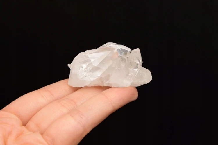 * KRYSZTAŁ GÓRSKI BRAZYLIA NATURALNY MINERAŁ SUROWA SZCZOTKA NR 7 *