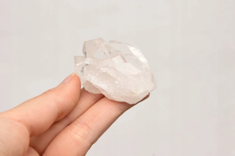 * KRYSZTAŁ GÓRSKI BRAZYLIA NATURALNY MINERAŁ SUROWA SZCZOTKA NR 7 *