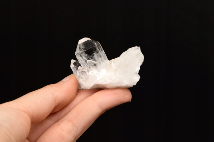 * KRYSZTAŁ GÓRSKI BRAZYLIA UROKLIWY MAŁY OKAZ SUROWY MINERAŁ NR 9 *