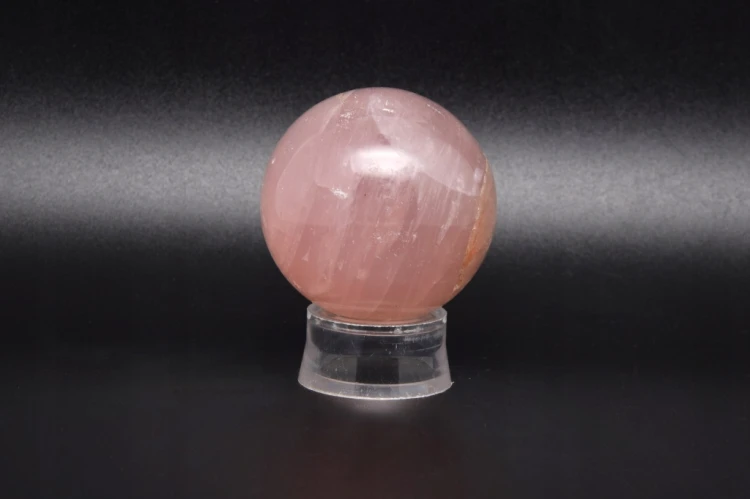 * KWARC RÓŻOWY NATURALNY MINERAŁ PIĘKNA KULA ŚLICZNA DEKORACJA NR 6 *