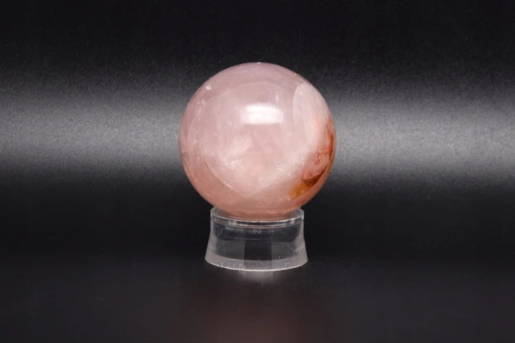 * KWARC RÓŻOWY NATURALNY MINERAŁ PIĘKNA KULA ŚLICZNA DEKORACJA NR 6 *