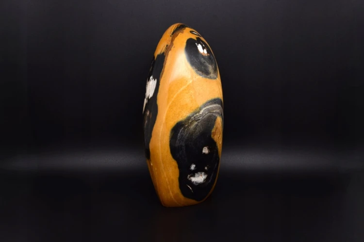 * JASPIS MADAGASKAR INTERESUJĄCY STOJĄCY OKAZ 1,7 KG PIĘKNA DEKORACJA NR 1